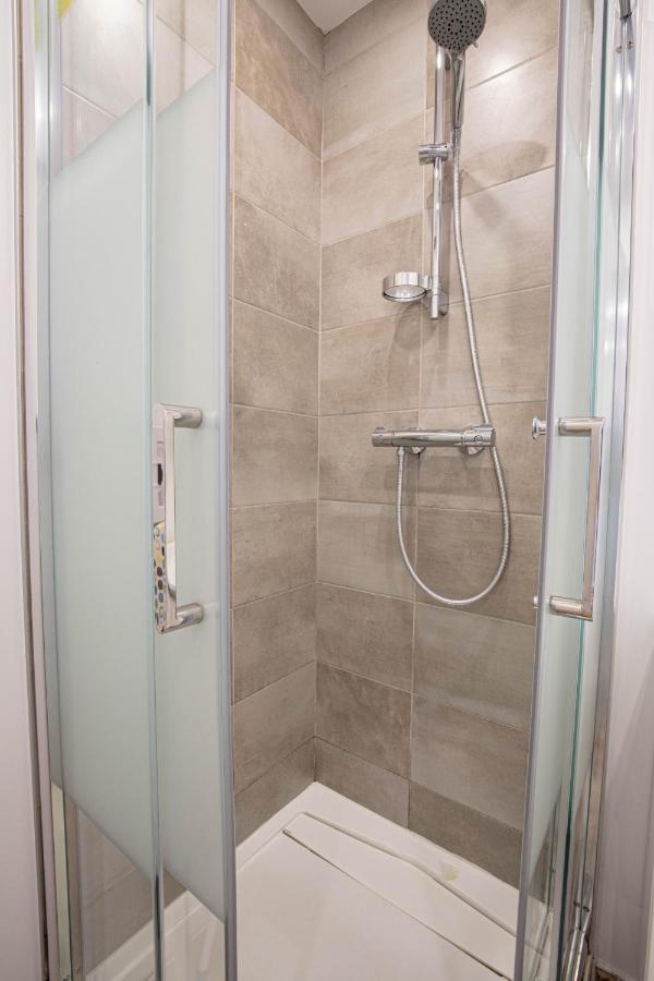Cosmo Ideal Famille Rue Carnot Annecy Exterior foto